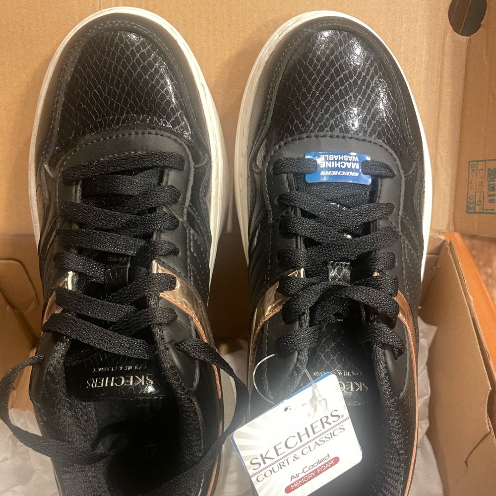 Skechers Womans Black and Bronze Sneakers Size 8.5